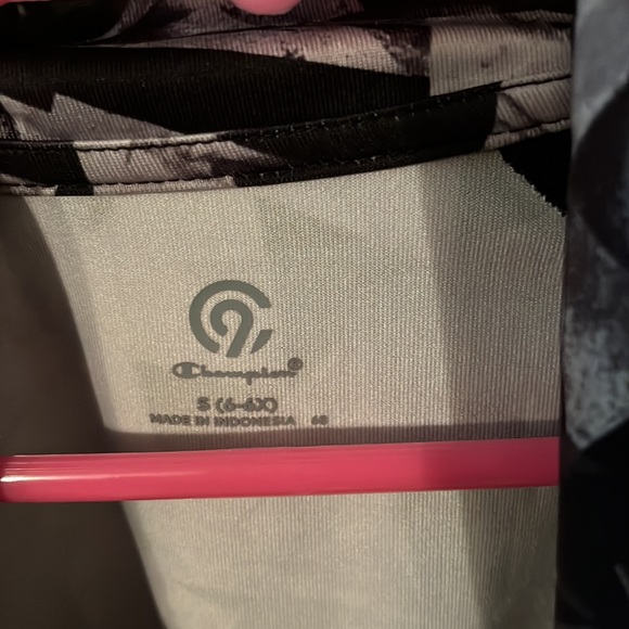 Active wear pull over - Picture 3 of 3